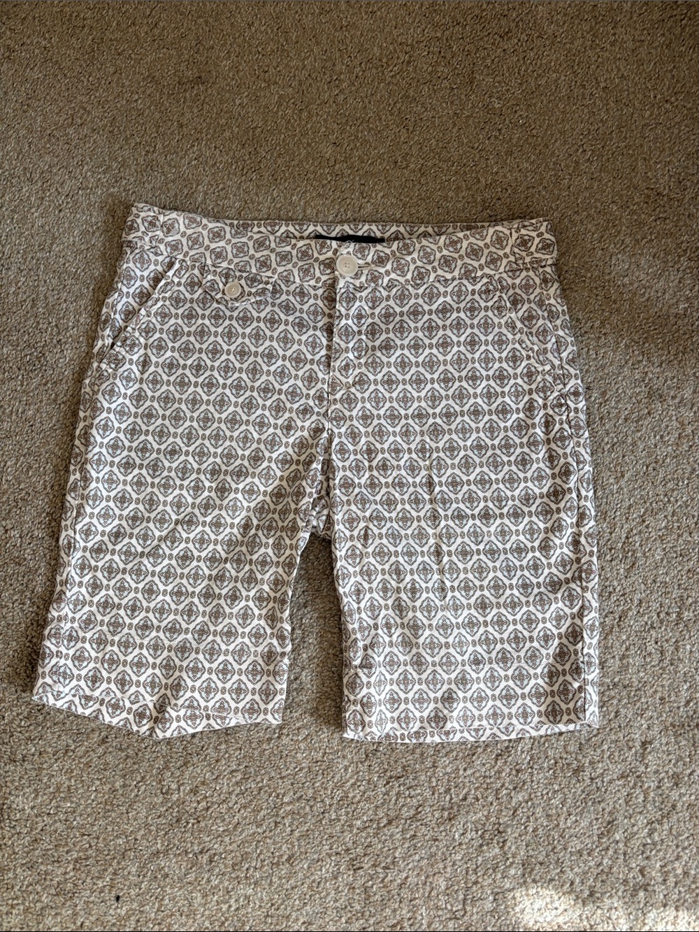Ladies Bermuda shorts with design